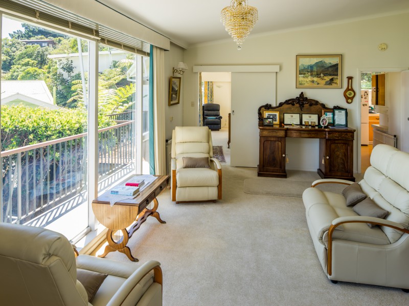 17 Waitohu Rd, York Bay, Eastbourne Lower Hutt City 5013 Tommy's Real