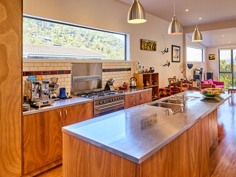 3 Kaitawa Road, York Bay, Eastbourne Lower Hutt City 5013 Tommy's