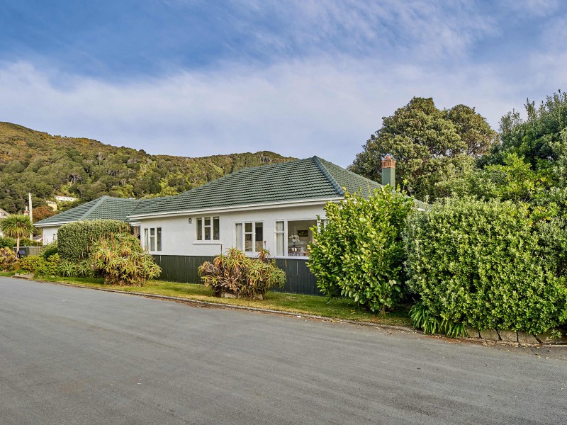 1 Heketara St, Eastbourne Lower Hutt City Tommy's Real Estate